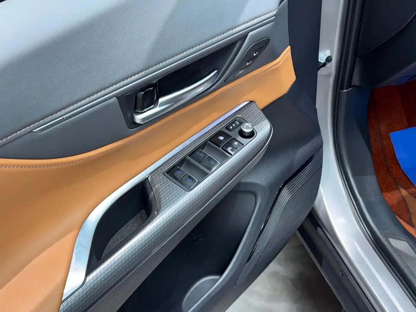 Venza 2022 2.0L CVT 4WD Supreme Edition — миниатюра 16
