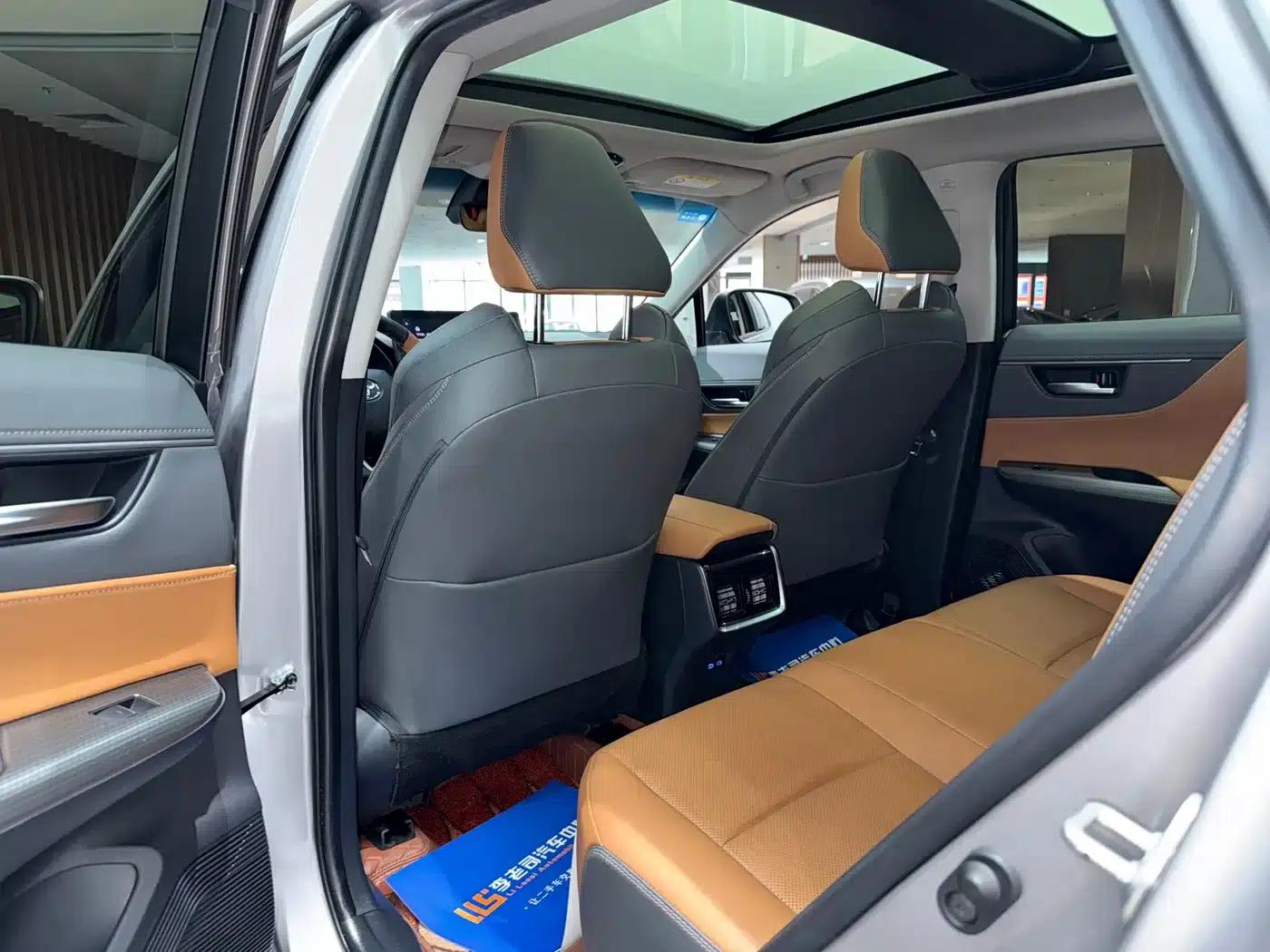 Venza 2022 2.0L CVT 4WD Supreme Edition — миниатюра 20