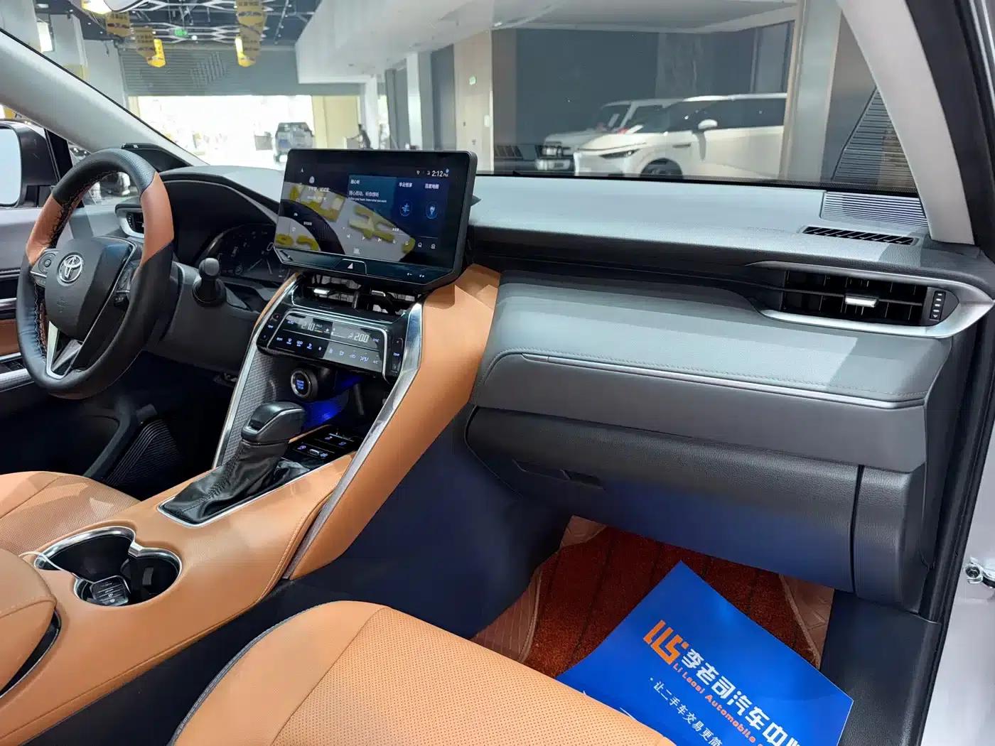 Venza 2022 2.0L CVT 4WD Supreme Edition — миниатюра 22