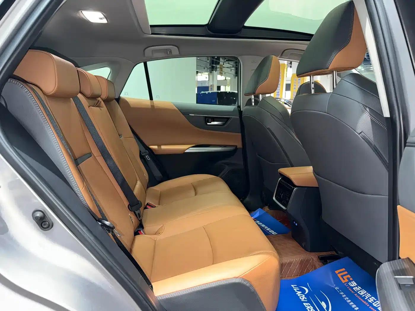 Venza 2022 2.0L CVT 4WD Supreme Edition — миниатюра 24