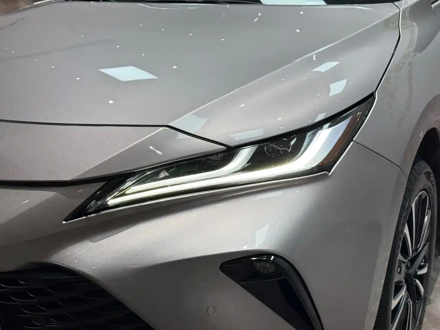Venza 2022 2.0L CVT 4WD Supreme Edition — миниатюра 26
