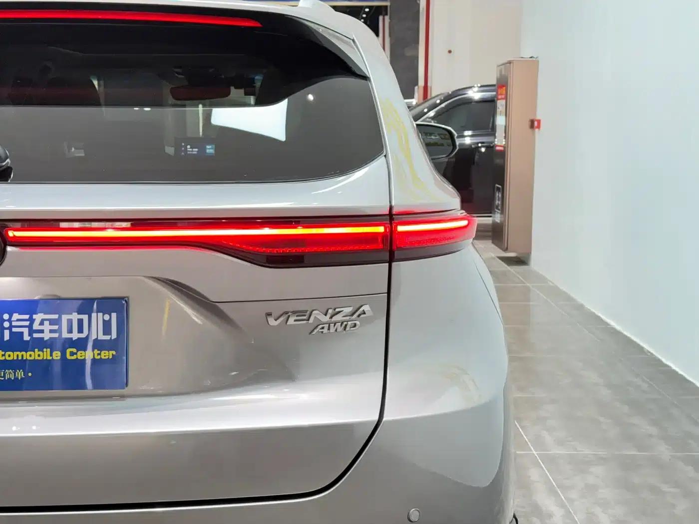 Venza 2022 2.0L CVT 4WD Supreme Edition — миниатюра 31