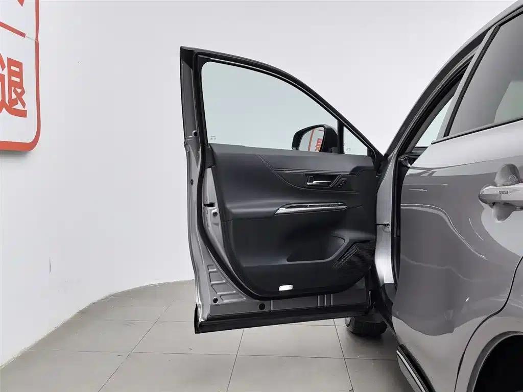 Venza 2022 2.0L CVT 4WD Supreme Edition — миниатюра 8