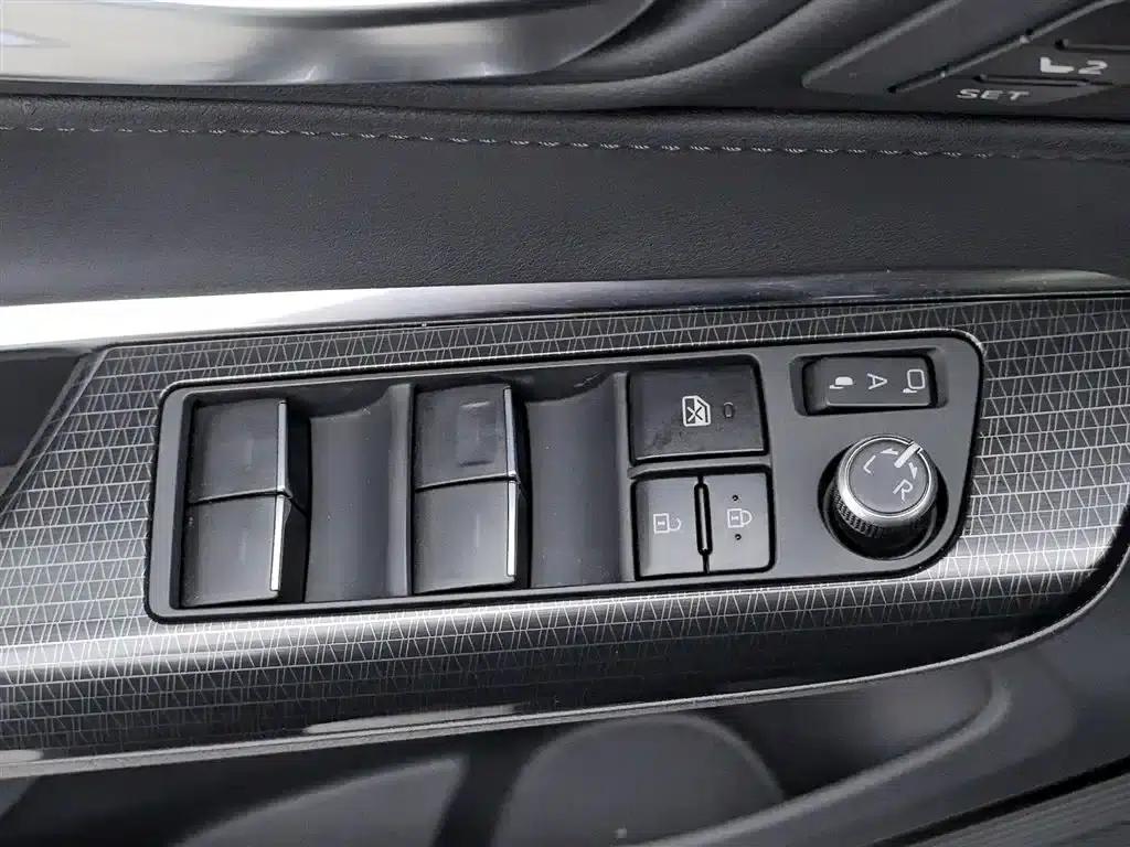 Venza 2022 2.0L CVT 4WD Supreme Edition — миниатюра 9