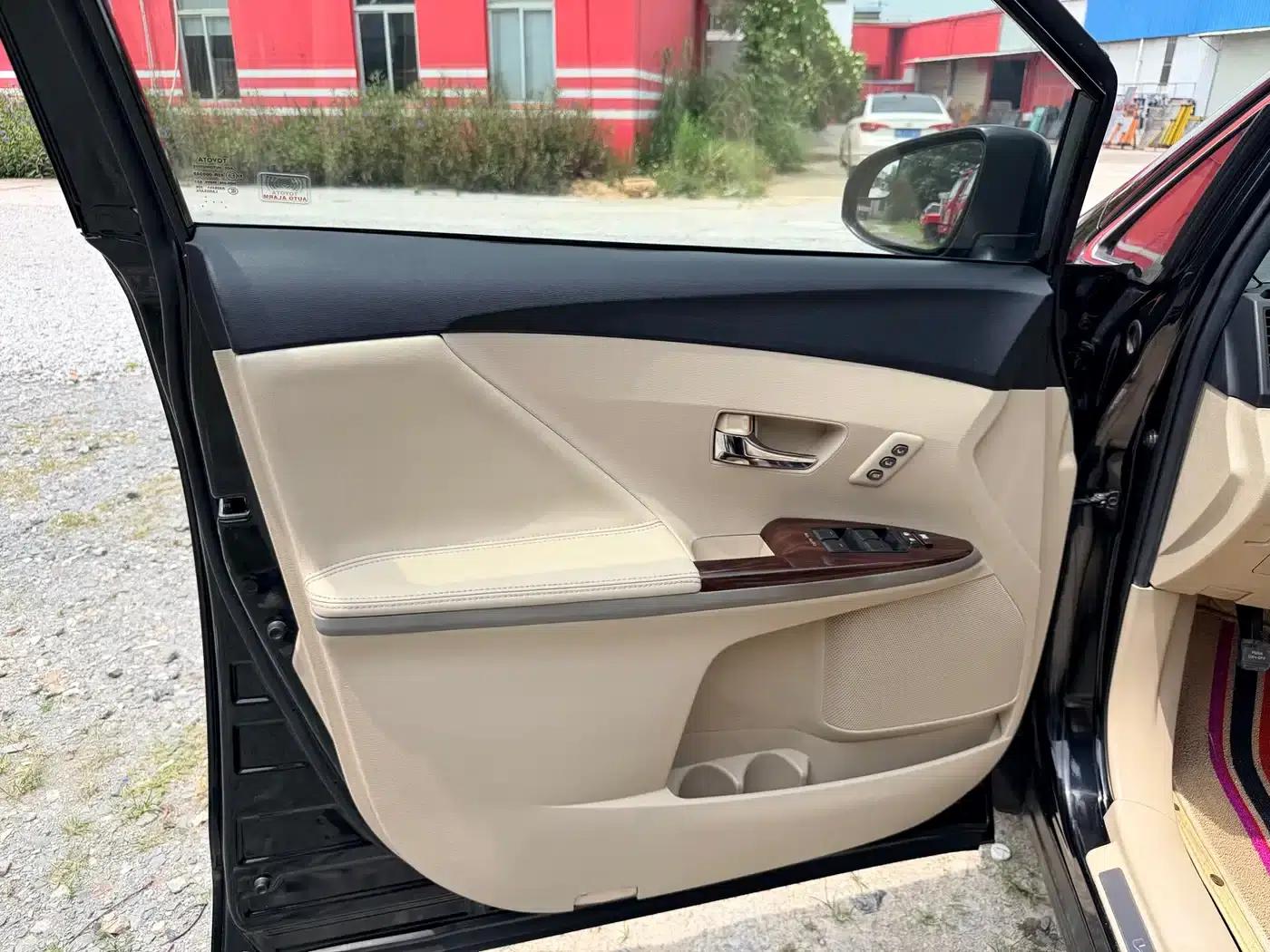 Imported 2013 Venza 2.7L 2WD Luxury Edition — миниатюра 11