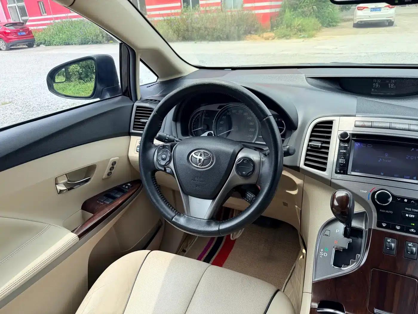 Imported 2013 Venza 2.7L 2WD Luxury Edition — миниатюра 15