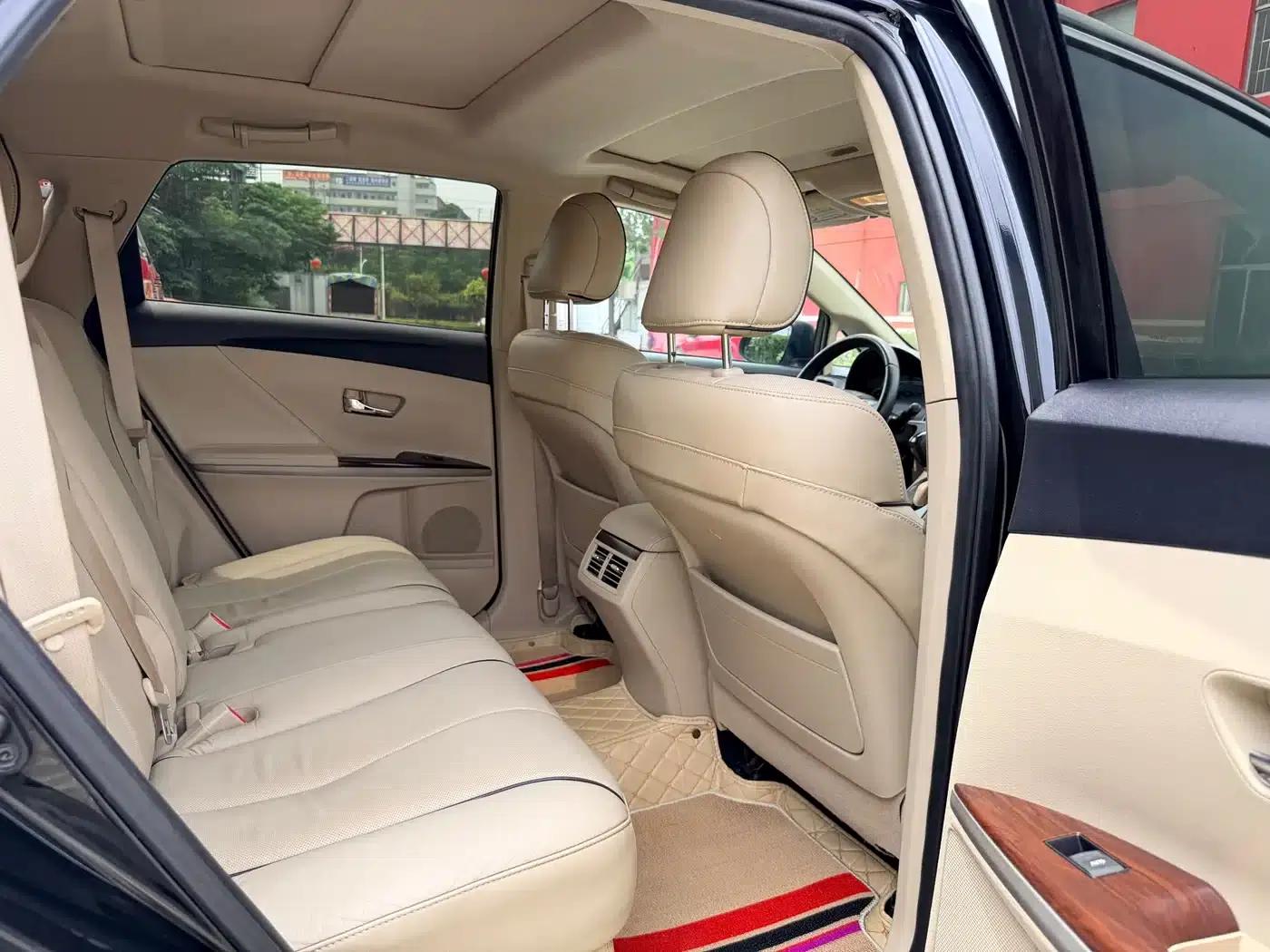 Imported 2013 Venza 2.7L 2WD Luxury Edition — миниатюра 19