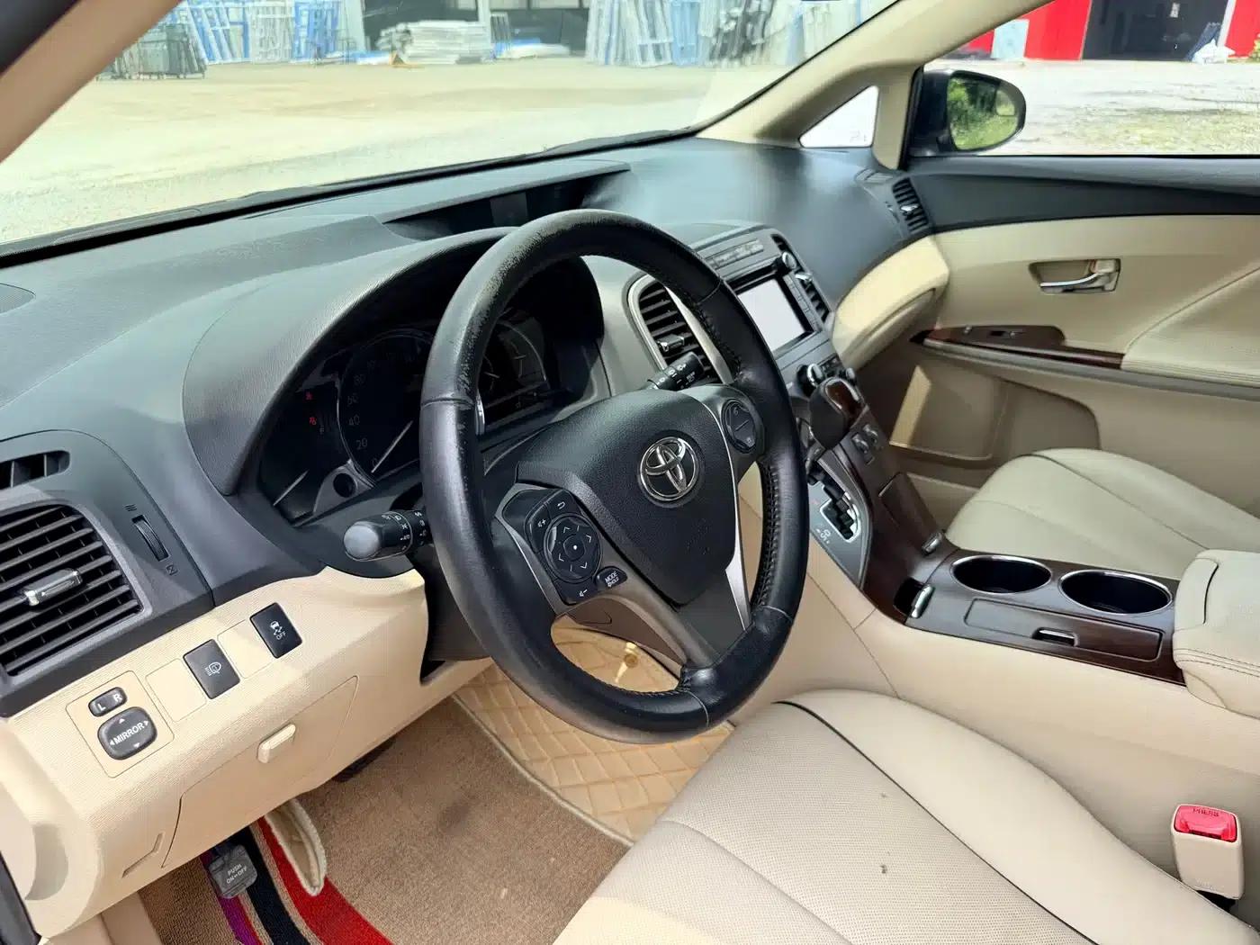 Imported 2013 Venza 2.7L 2WD Luxury Edition — миниатюра 10