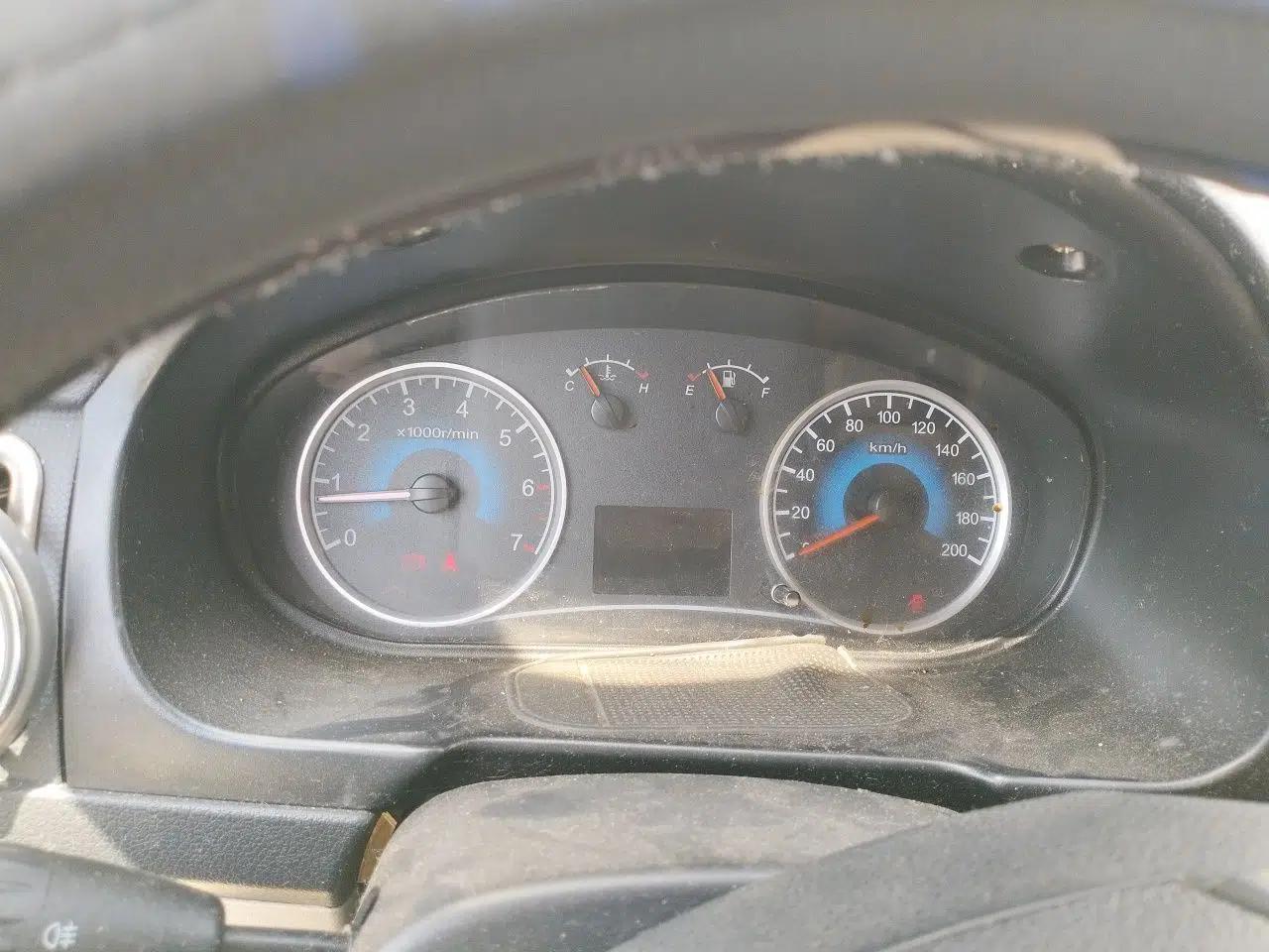 Dongfeng Fengon 330 2014 1.5L Manual Comfort Version DK15-02 — миниатюра 12