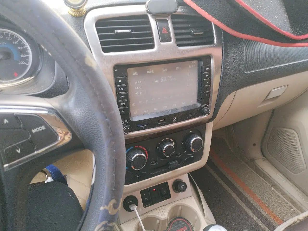 Dongfeng Fengon 330 2014 1.5L Manual Comfort Version DK15-02 — миниатюра 14