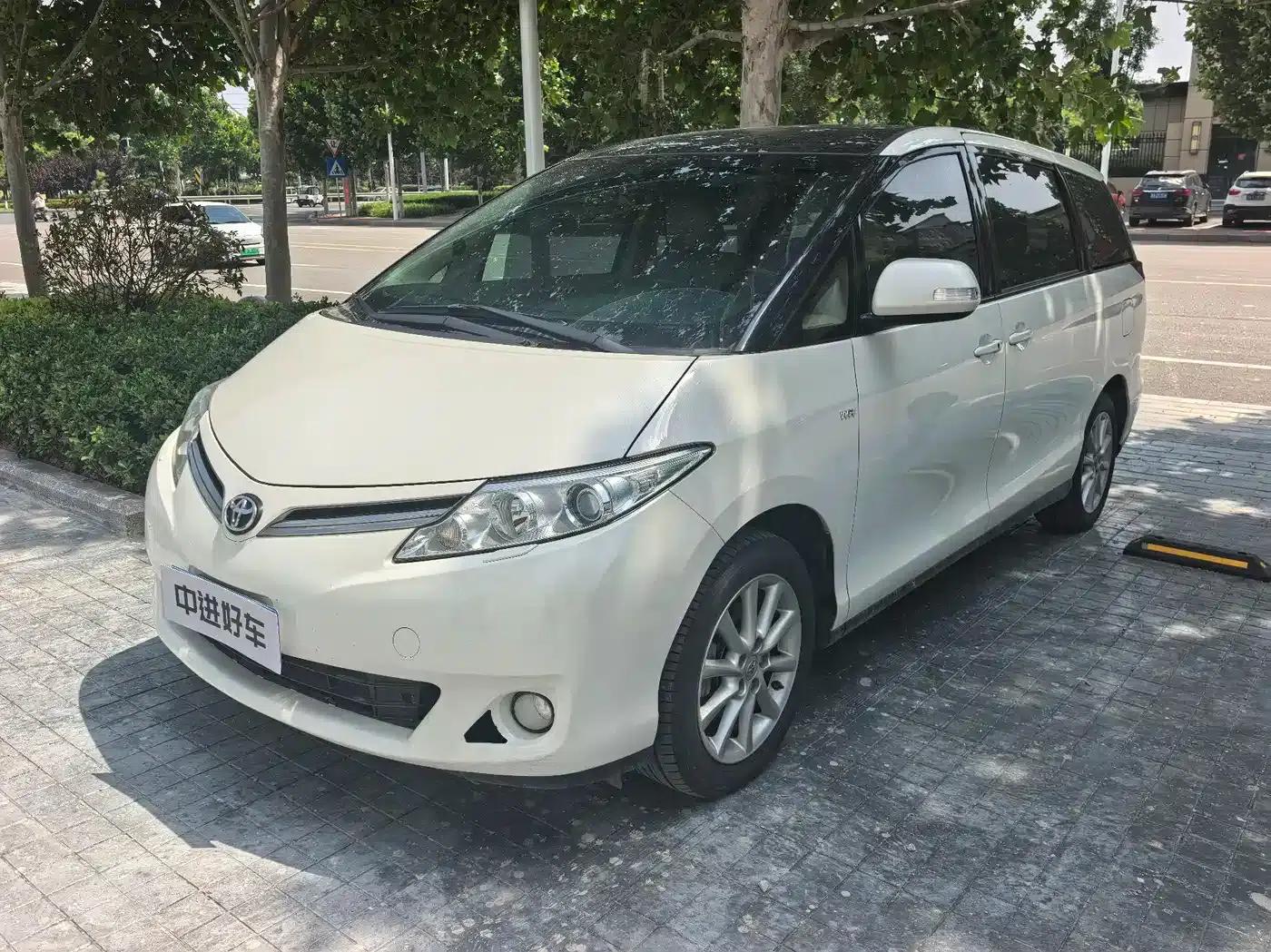 2020 Toyota Previa 2.4L Automatic — миниатюра 1