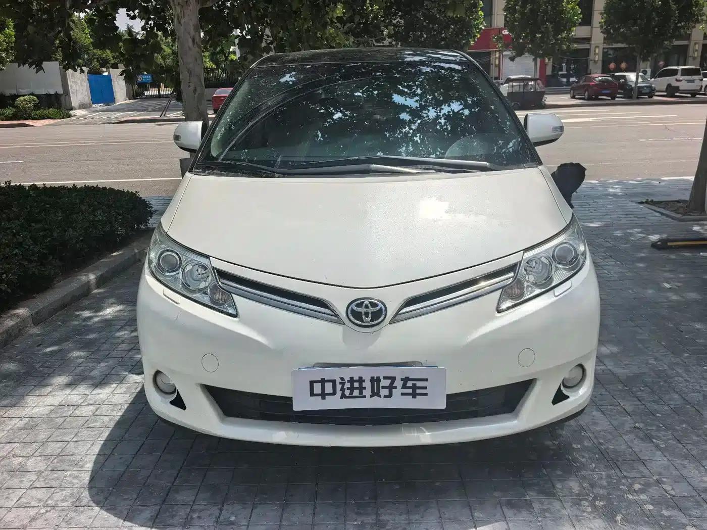 2020 Toyota Previa 2.4L Automatic — миниатюра 2