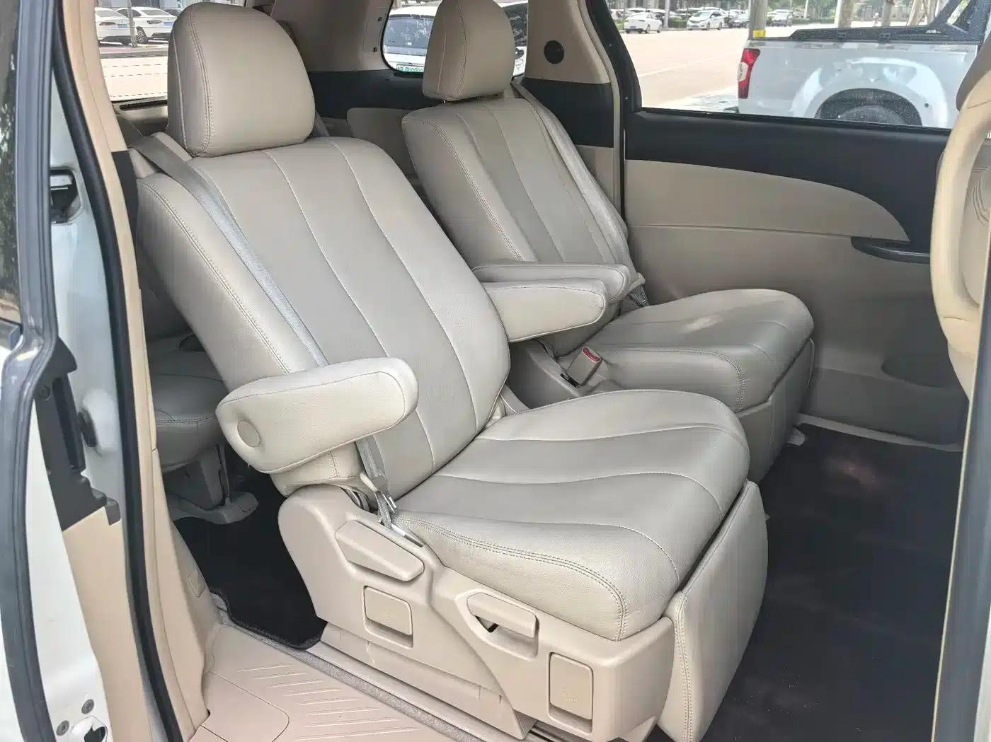 2020 Toyota Previa 2.4L Automatic — миниатюра 11