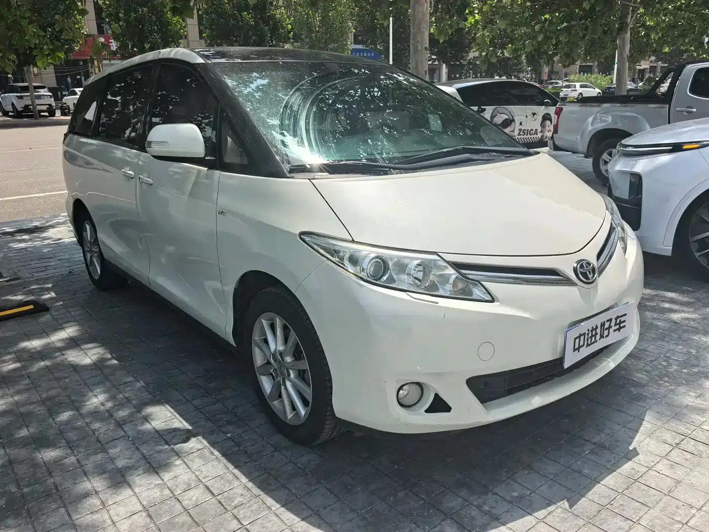 2020 Toyota Previa 2.4L Automatic — миниатюра 3