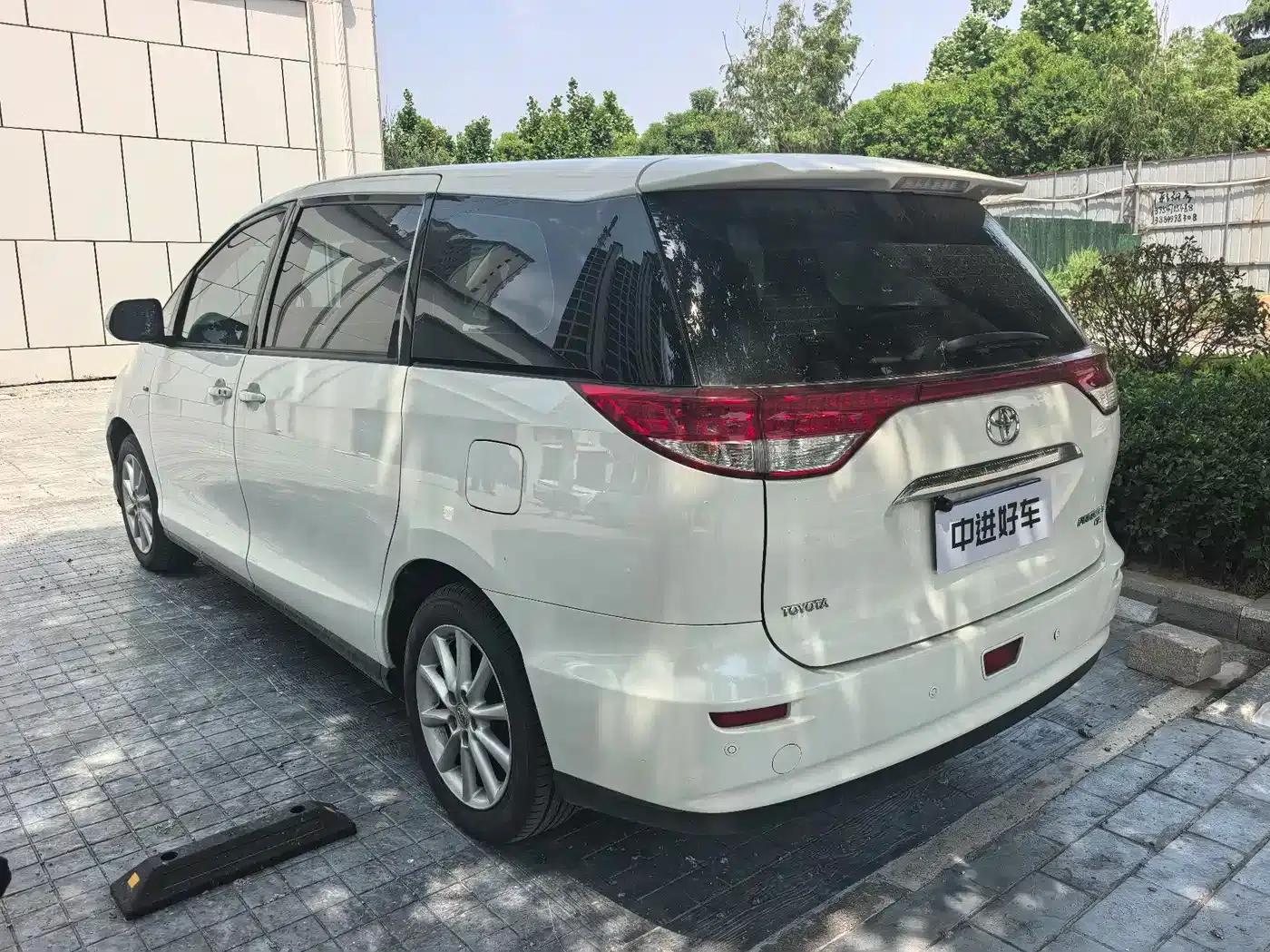 2020 Toyota Previa 2.4L Automatic — миниатюра 4