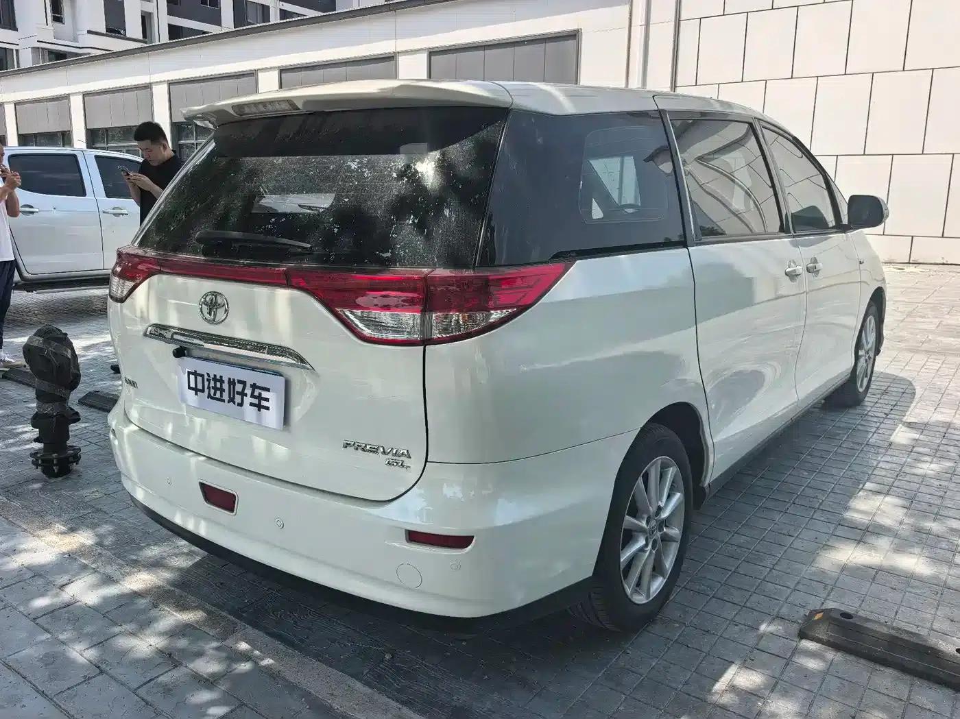 2020 Toyota Previa 2.4L Automatic — миниатюра 6