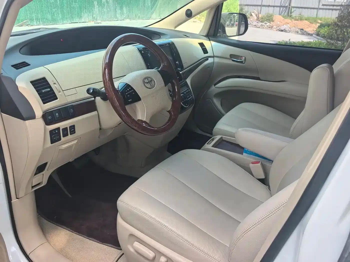 2020 Toyota Previa 2.4L Automatic — миниатюра 7