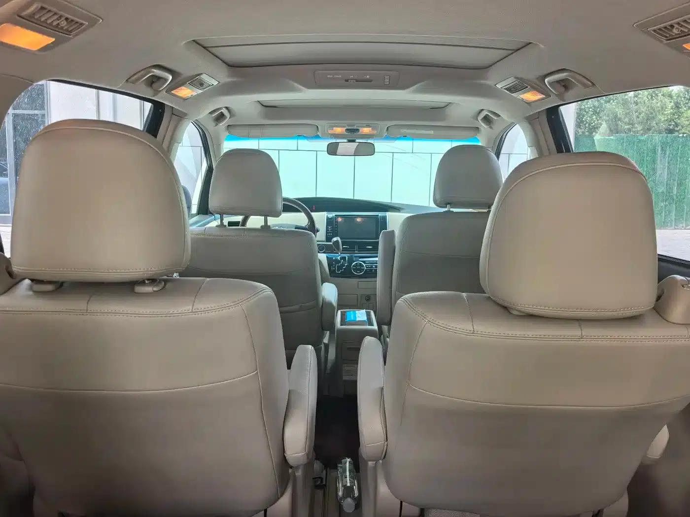 2020 Toyota Previa 2.4L Automatic — миниатюра 9