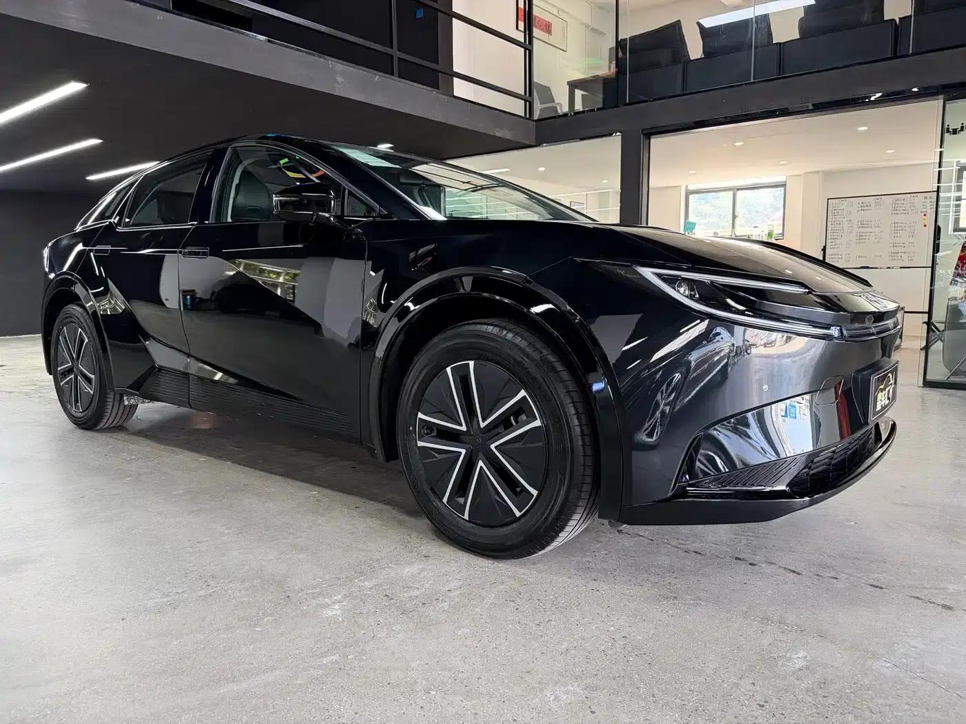 Toyota BZ5 2025 550 JOY — миниатюра 3