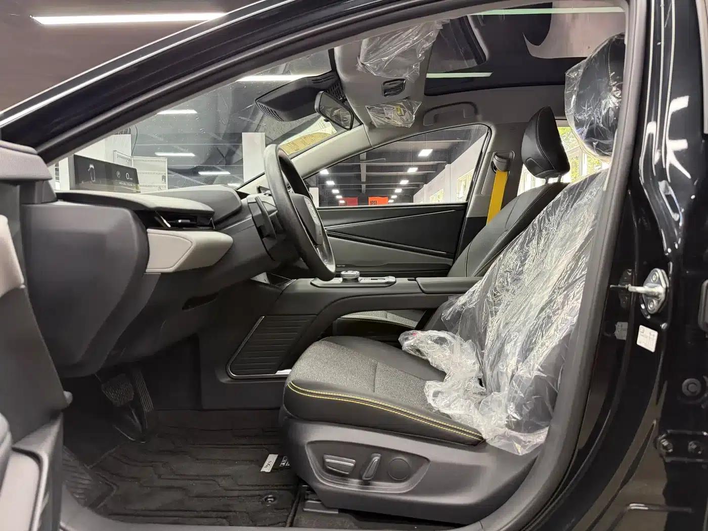 Toyota BZ5 2025 550 JOY — миниатюра 4