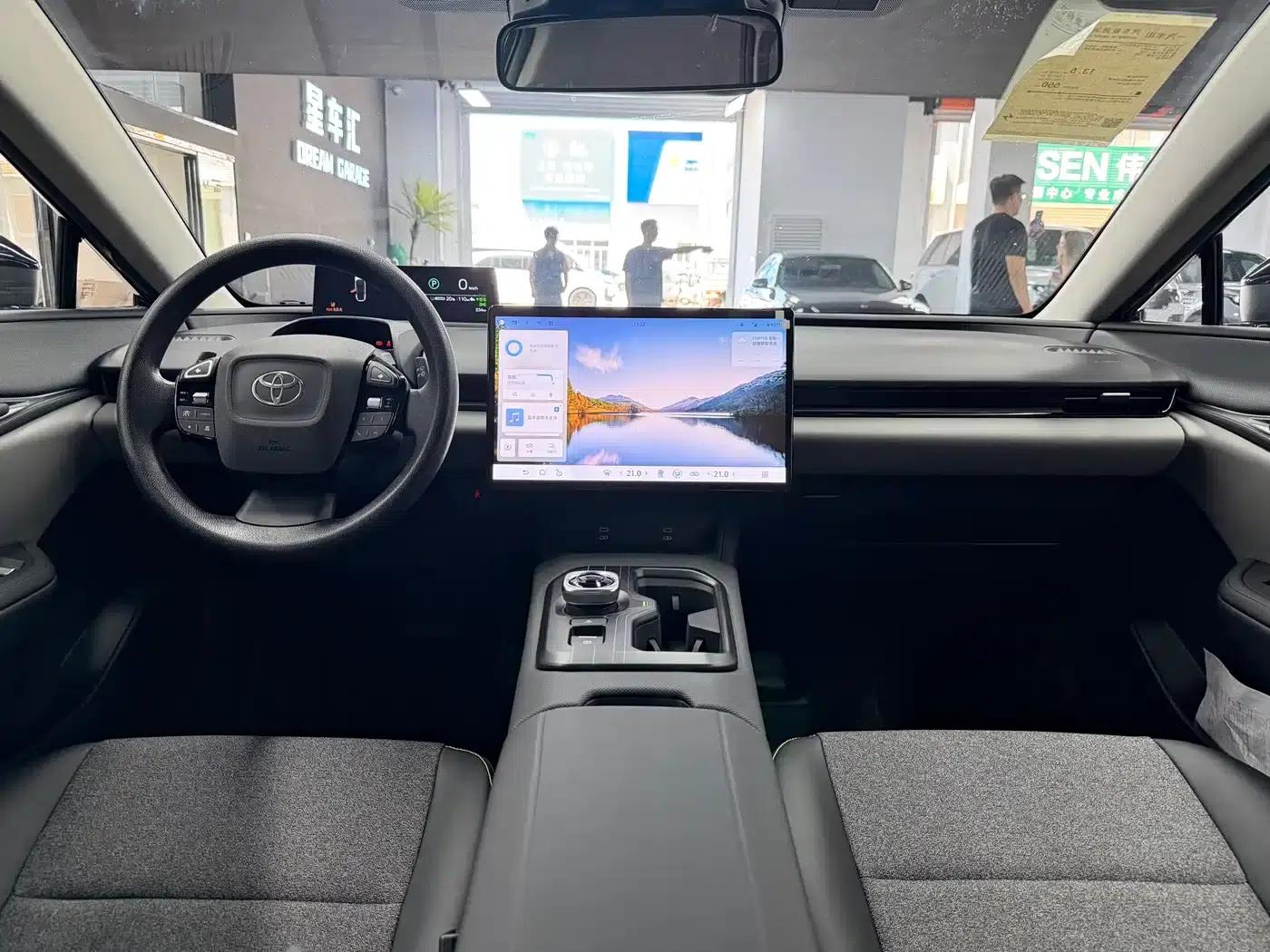 Toyota BZ5 2025 550 JOY — миниатюра 6