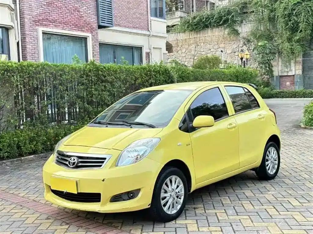 2011 Toyota Yaris 1.6E Automatic Dynamic Edition — миниатюра 1