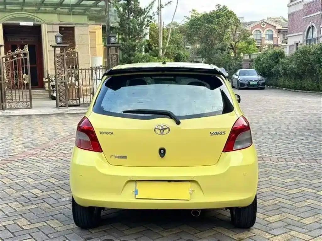 2011 Toyota Yaris 1.6E Automatic Dynamic Edition — миниатюра 5