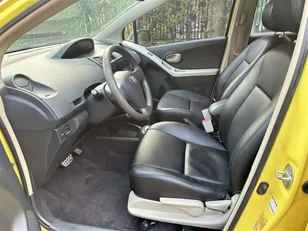 2011 Toyota Yaris 1.6E Automatic Dynamic Edition — миниатюра 7