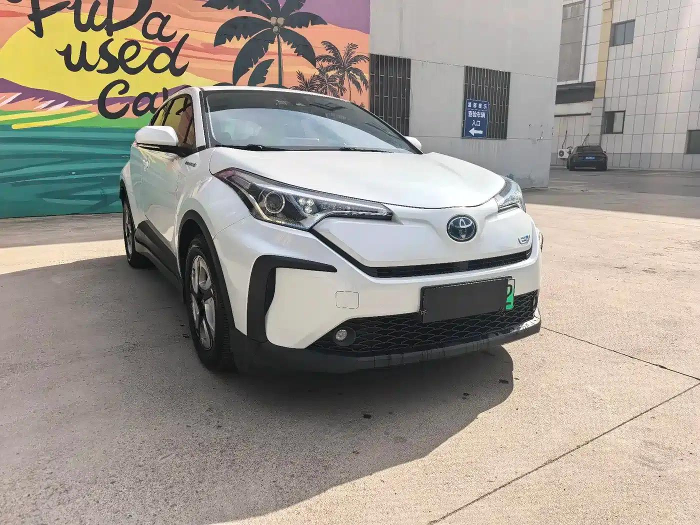 Toyota C-HR EV 2020 Luxury Sunroof Edition — миниатюра 3