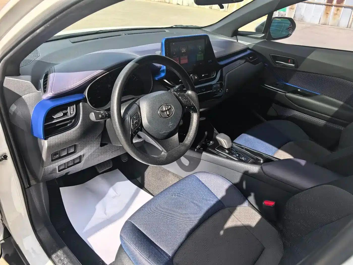 Toyota C-HR EV 2020 Luxury Sunroof Edition — миниатюра 4