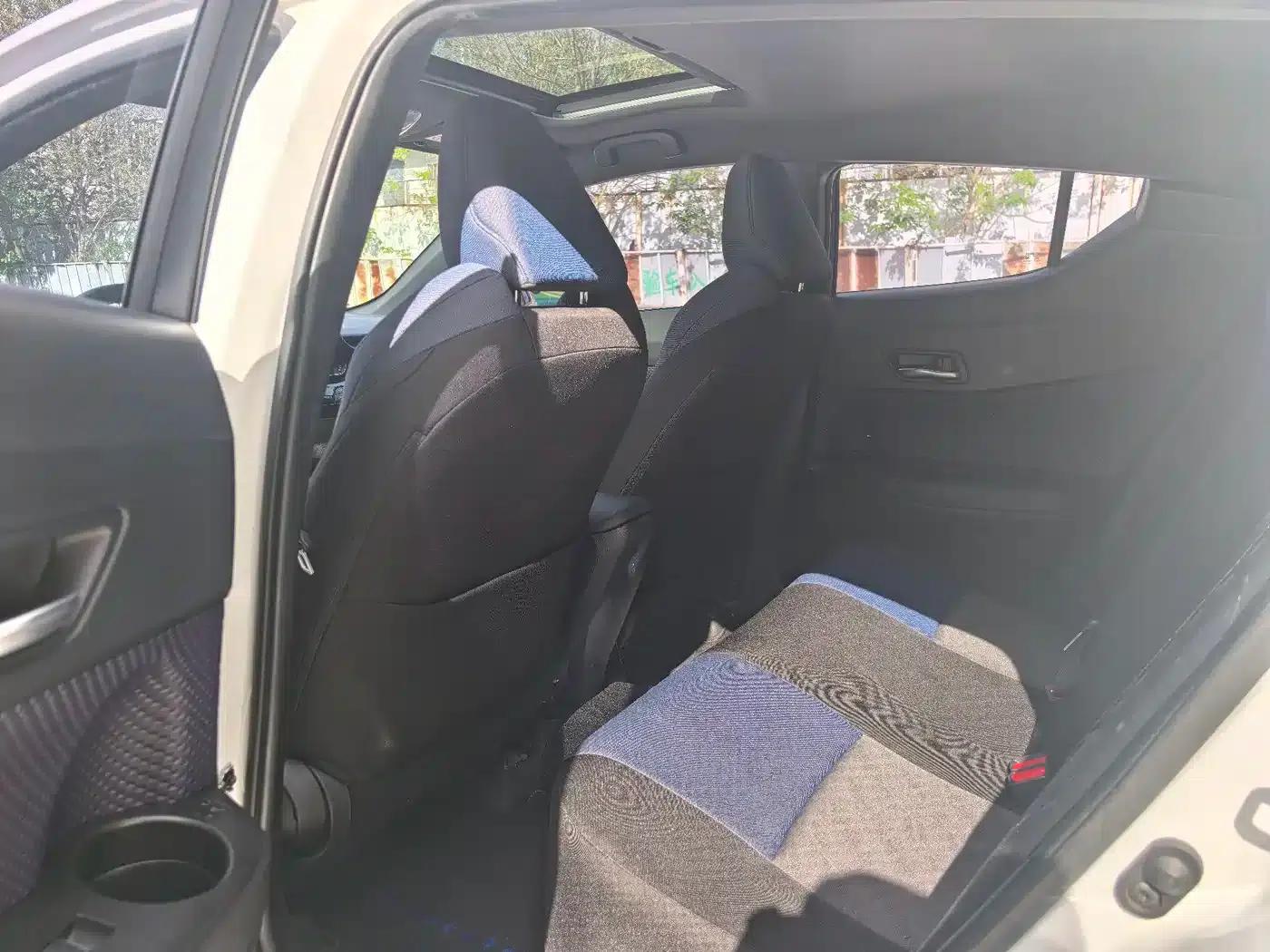 Toyota C-HR EV 2020 Luxury Sunroof Edition — миниатюра 5