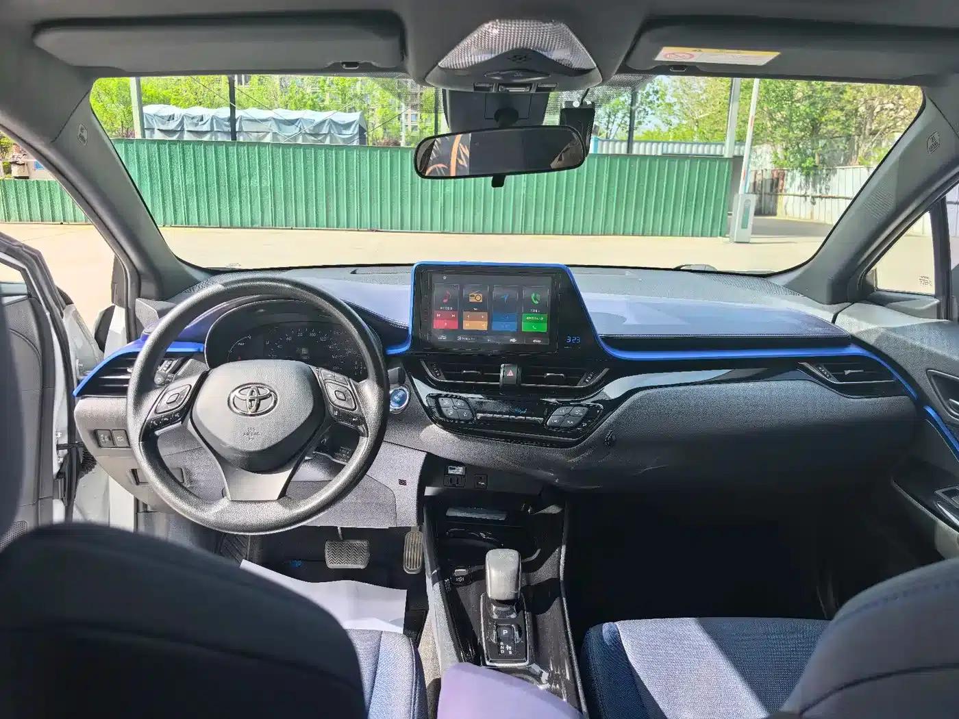 Toyota C-HR EV 2020 Luxury Sunroof Edition — миниатюра 6
