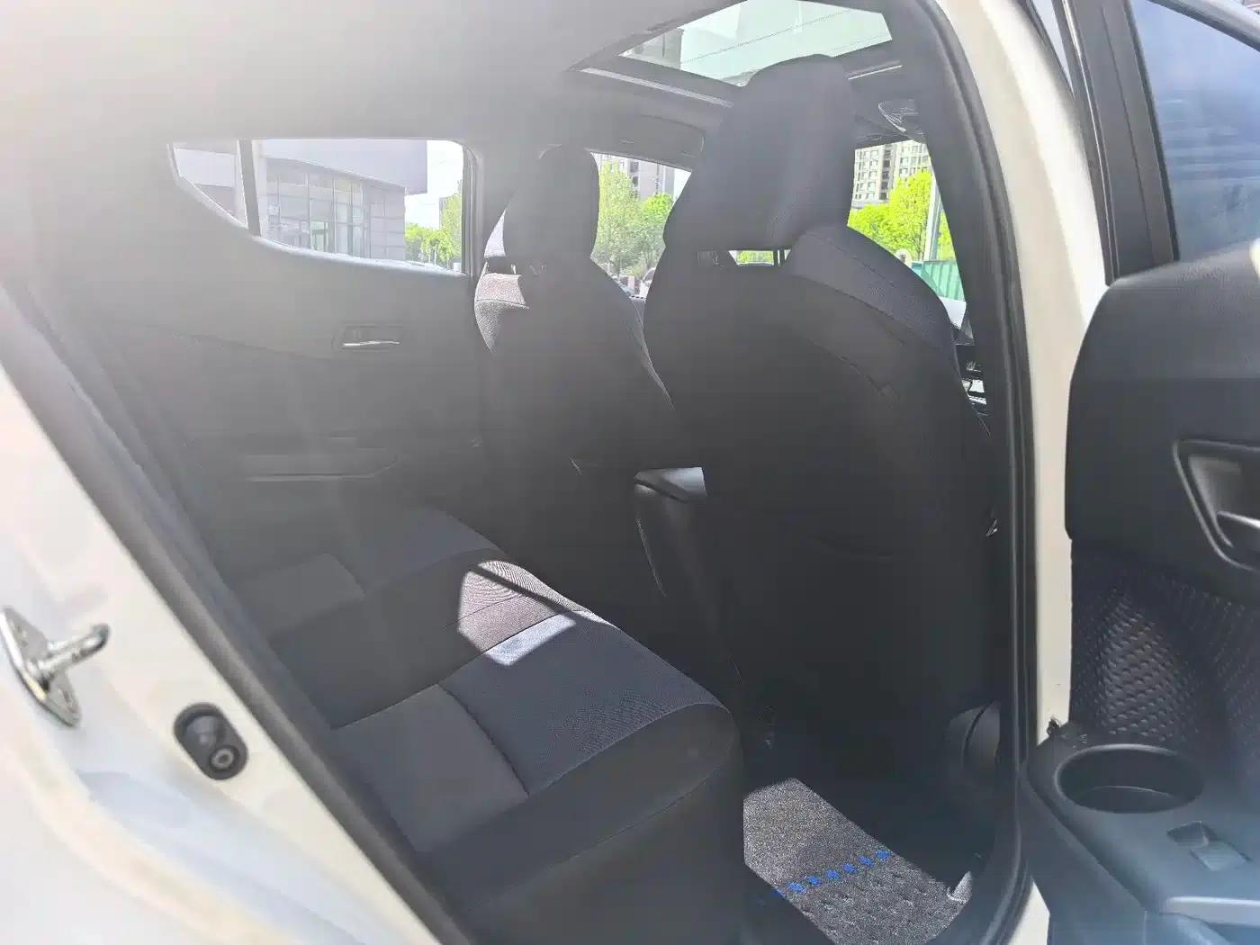 Toyota C-HR EV 2020 Luxury Sunroof Edition — миниатюра 8