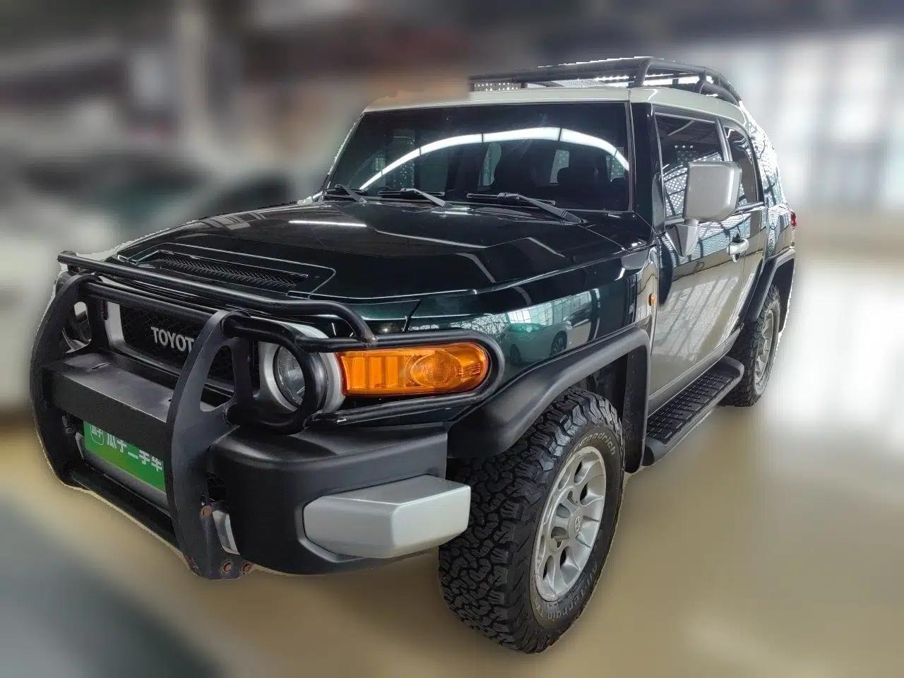 Toyota FJ Cruiser 2011 4.0L — миниатюра 1