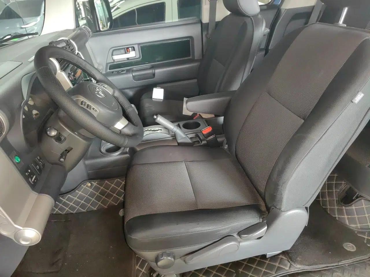 Toyota FJ Cruiser 2011 4.0L — миниатюра 16