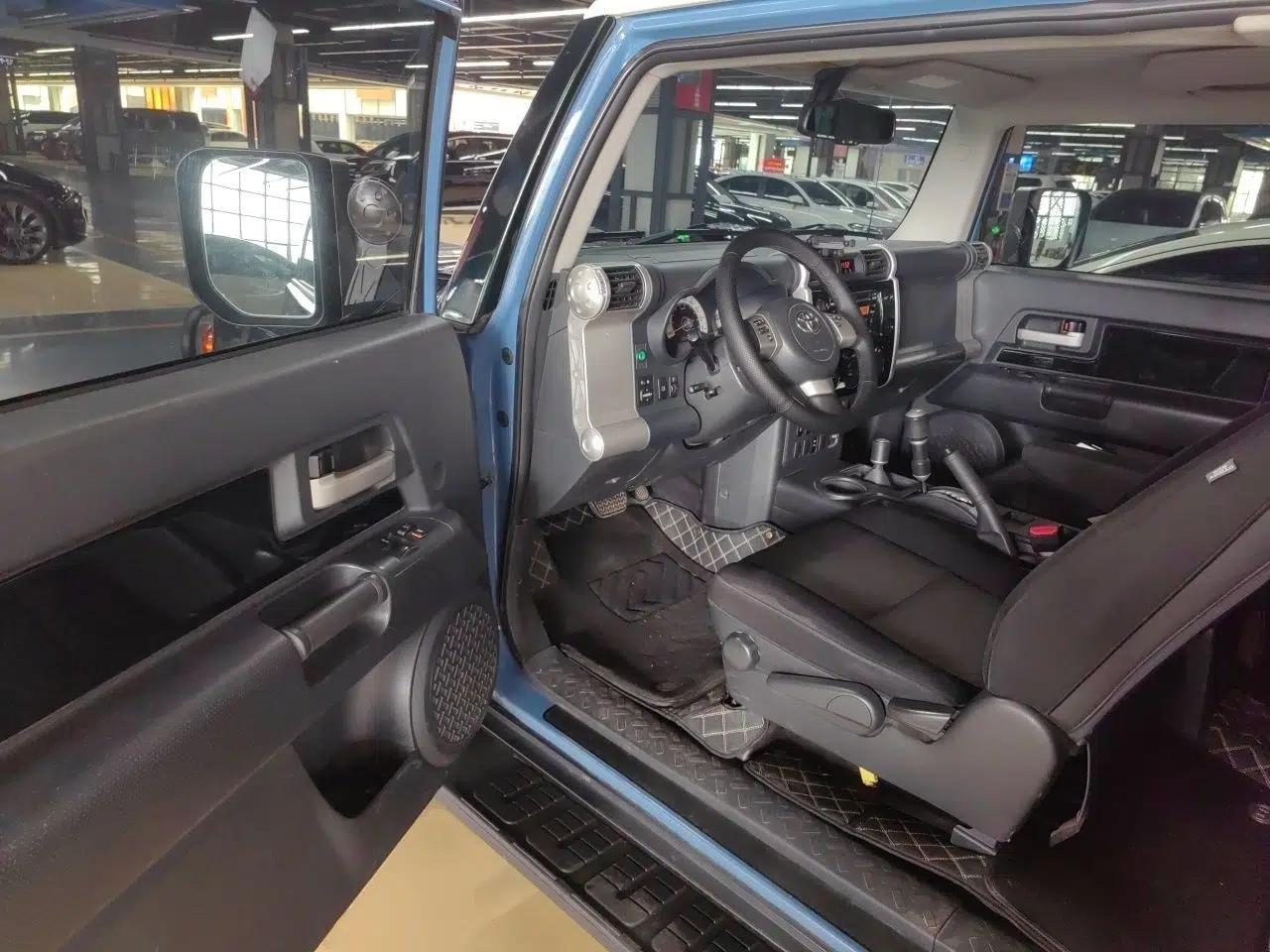 Toyota FJ Cruiser 2011 4.0L — миниатюра 17