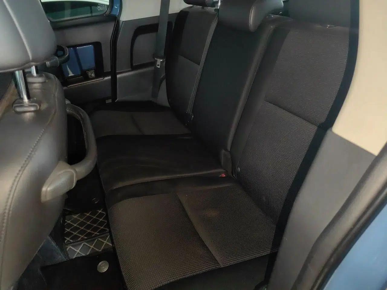 Toyota FJ Cruiser 2011 4.0L — миниатюра 18