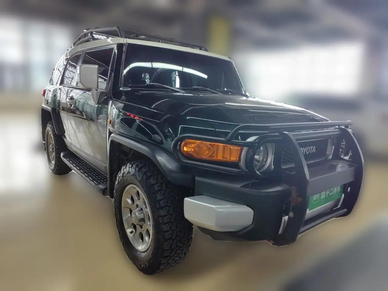 Toyota FJ Cruiser 2011 4.0L — миниатюра 3