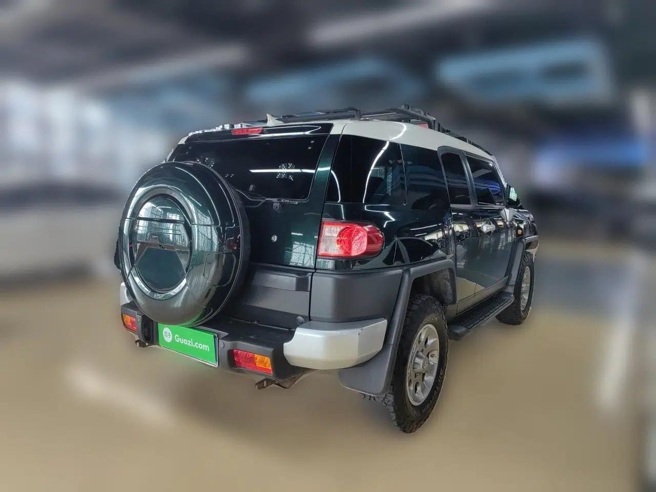 Toyota FJ Cruiser 2011 4.0L — миниатюра 6