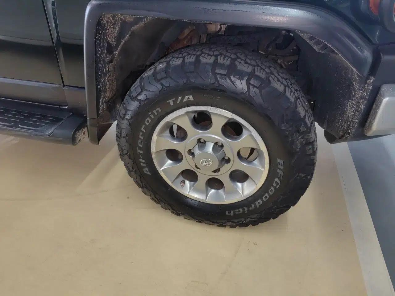 Toyota FJ Cruiser 2011 4.0L — миниатюра 8
