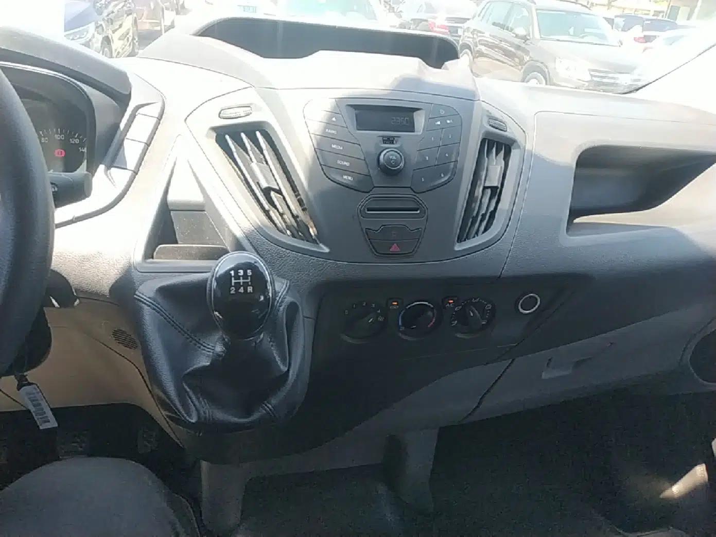 Ford Transit 2019 2.0T Diesel Multi-Purpose Commercial Vehicle Short Wheelbase Low Roof 6-Seater China VI Standard — миниатюра 16