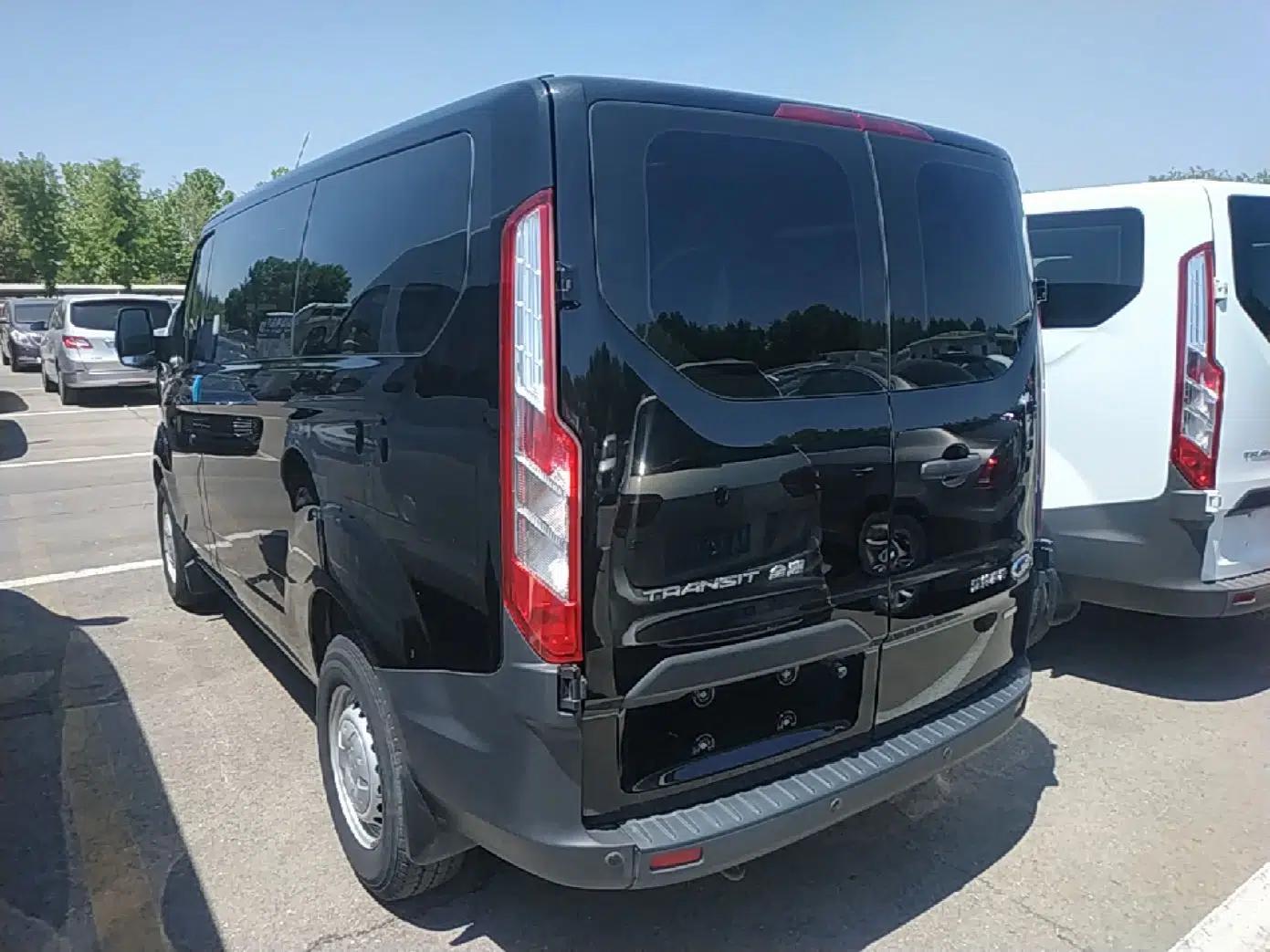 Ford Transit 2019 2.0T Diesel Multi-Purpose Commercial Vehicle Short Wheelbase Low Roof 6-Seater China VI Standard — миниатюра 4