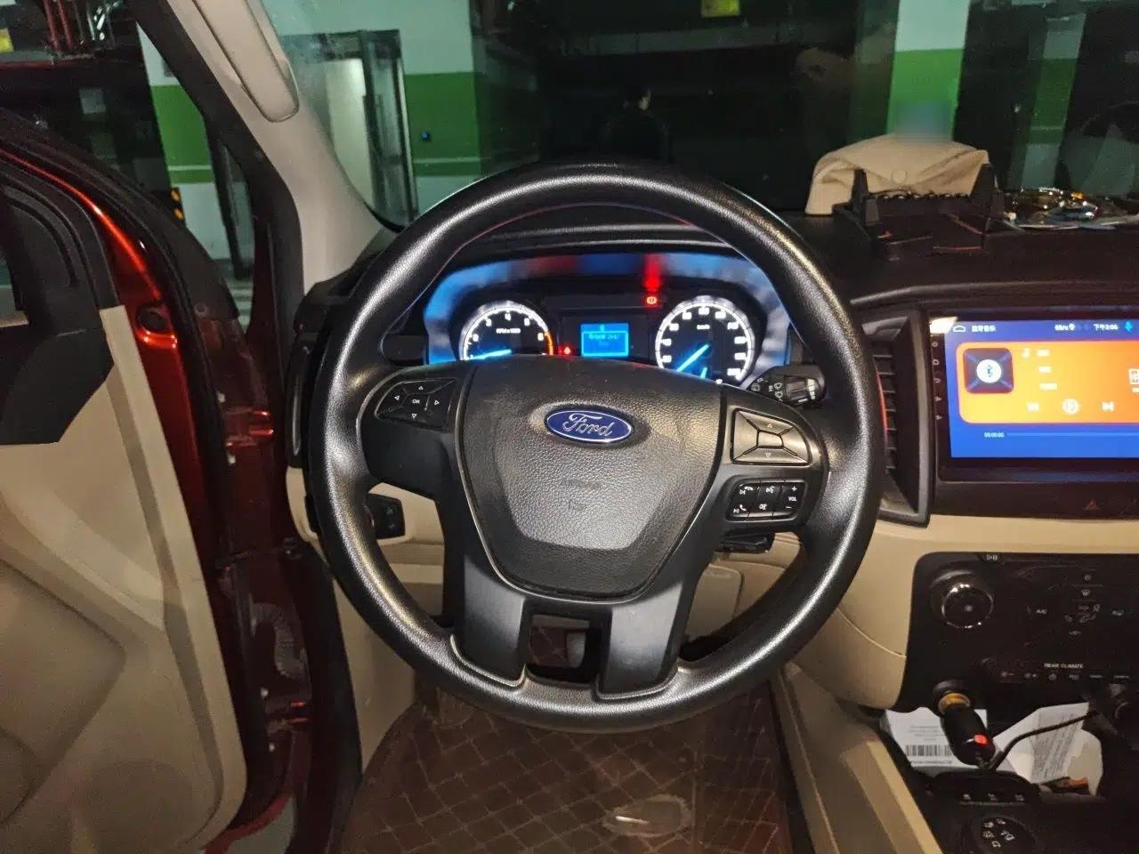 Ford Everest 2017 2.0T Gasoline Automatic 4x4 Elite Edition 5 Seats — миниатюра 11