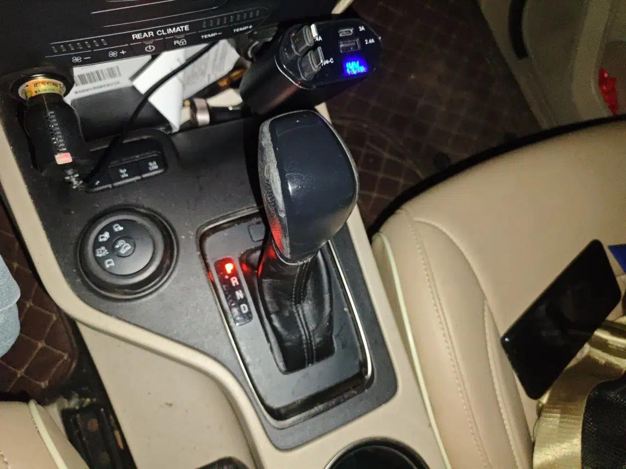Ford Everest 2017 2.0T Gasoline Automatic 4x4 Elite Edition 5 Seats — миниатюра 15