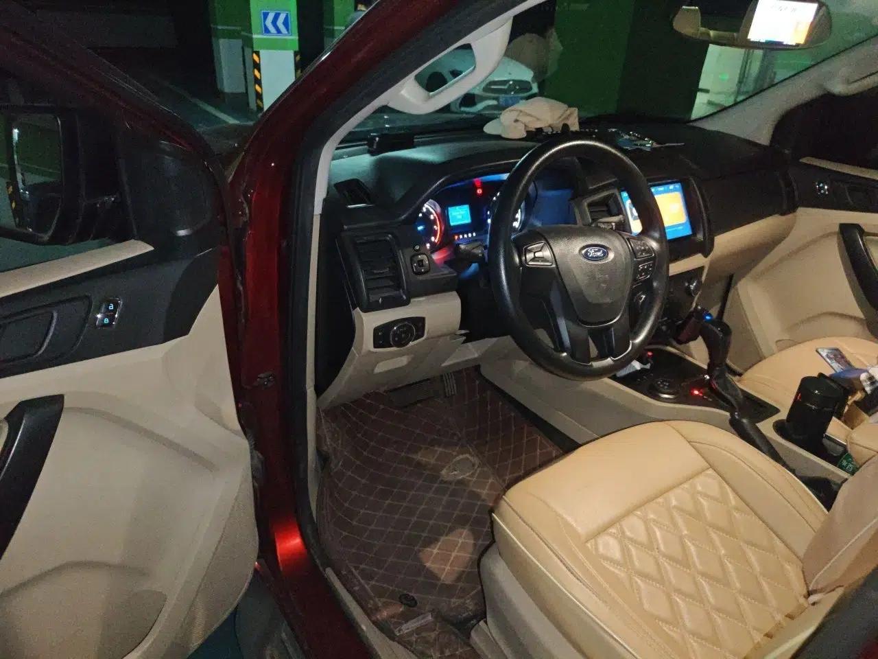 Ford Everest 2017 2.0T Gasoline Automatic 4x4 Elite Edition 5 Seats — миниатюра 17