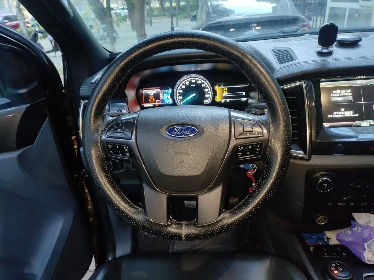 Ford Everest 2016 2.0T Gasoline Automatic 4x4 Flagship Edition — миниатюра 11