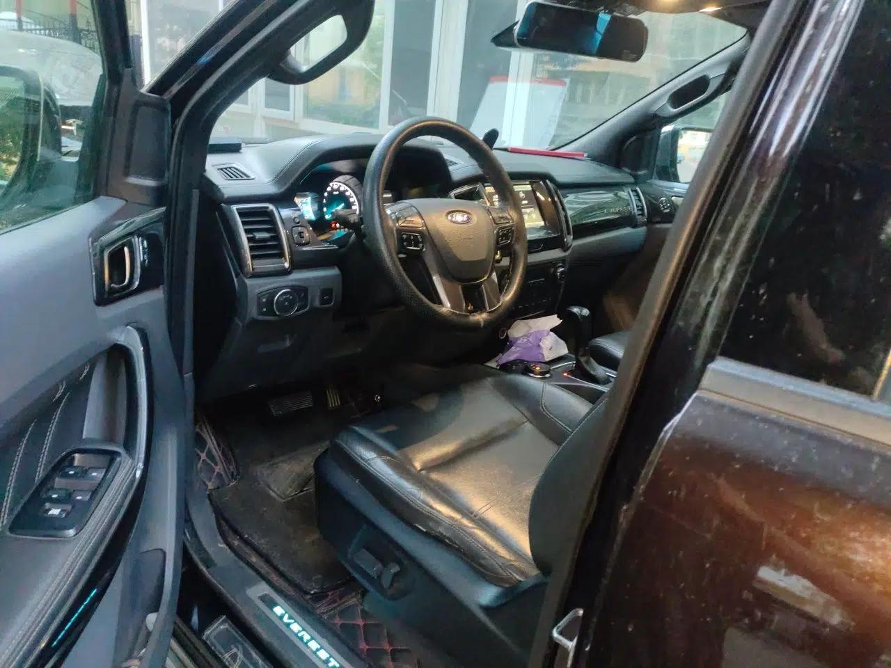 Ford Everest 2016 2.0T Gasoline Automatic 4x4 Flagship Edition — миниатюра 17