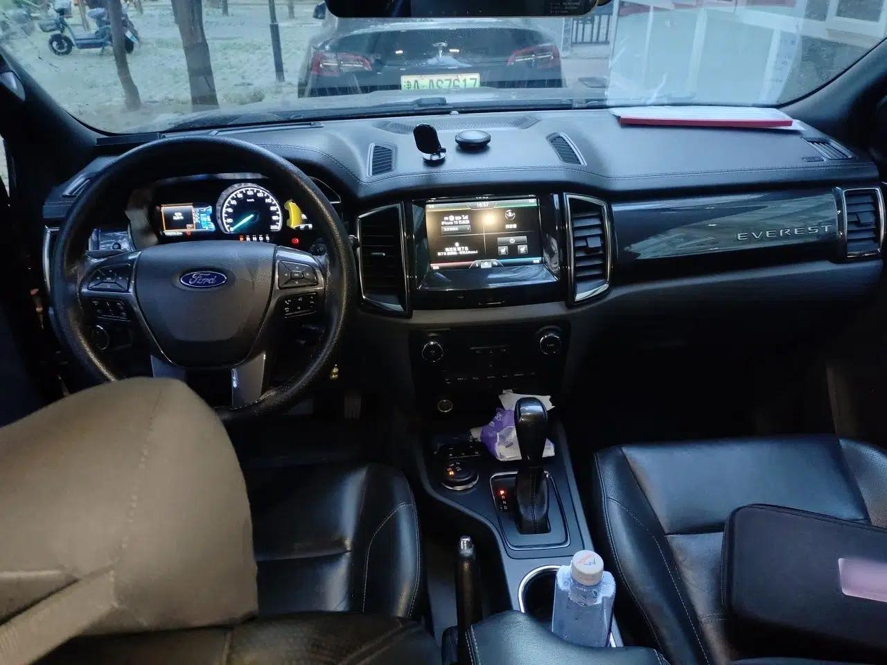 Ford Everest 2016 2.0T Gasoline Automatic 4x4 Flagship Edition — миниатюра 10