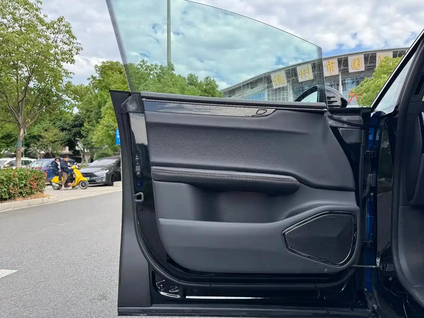 HiPhi X 2021 Flagship Edition 6-seater — миниатюра 19
