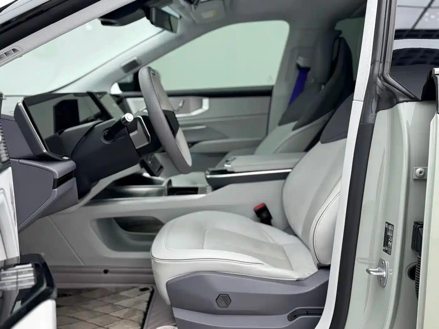 HiPhi Y 2023 560km Elite Edition — миниатюра 5